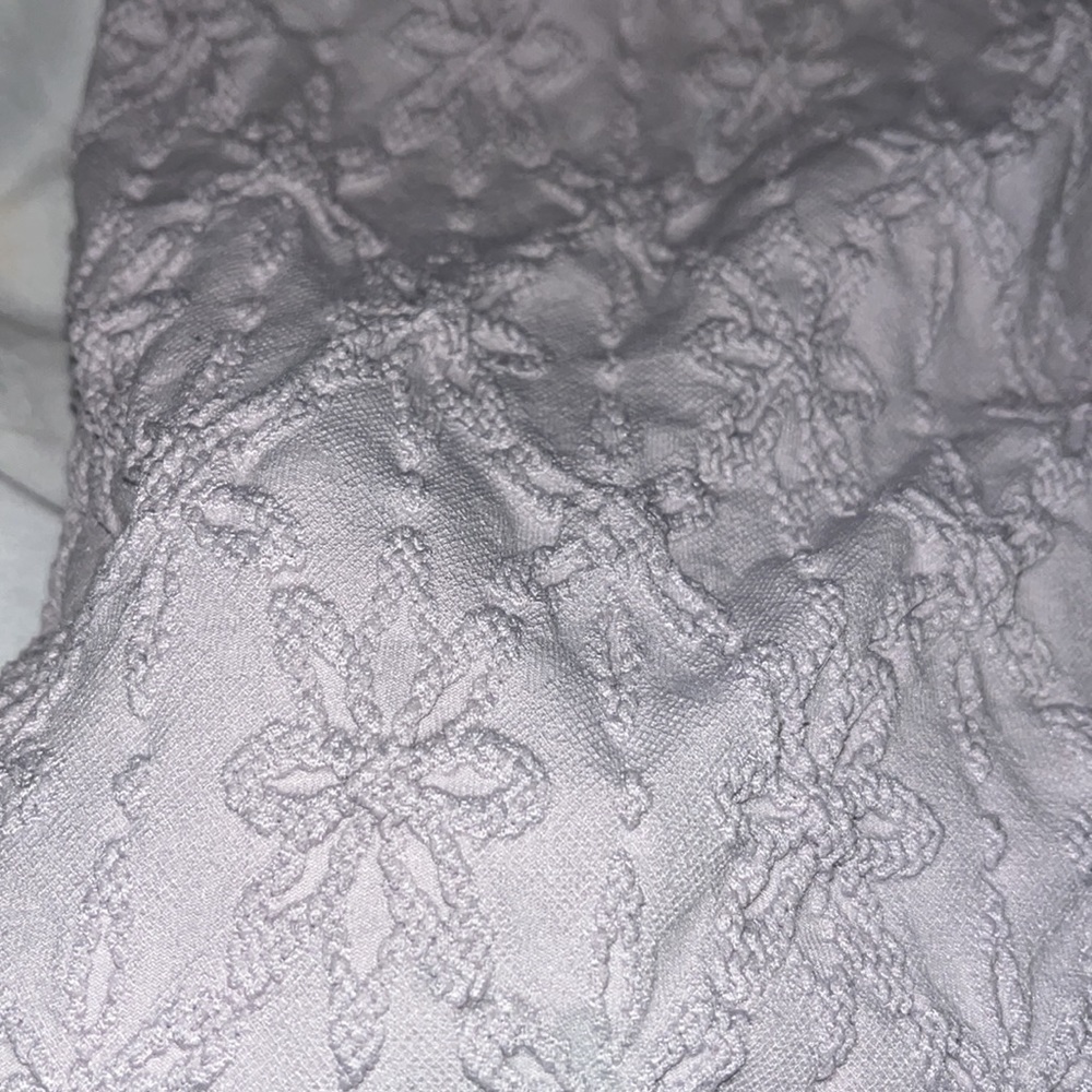 Tank top embroidered with flowers - Picture 2 of 3